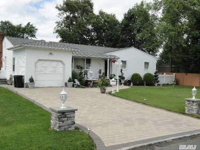 932 9th St, West Babylon, NY, 11704