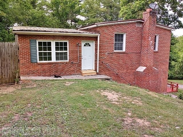 1st image of 370 White Pine Dr