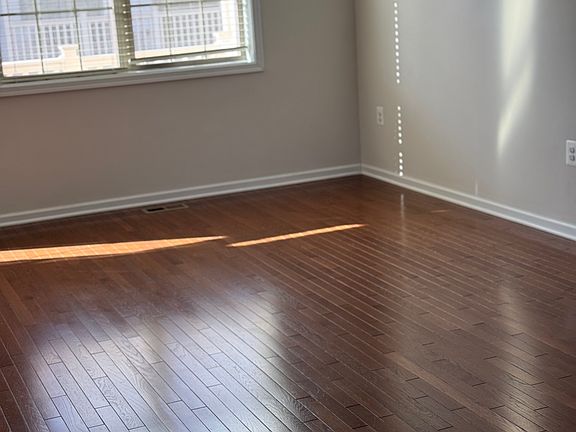 4th image of 22259 Willington Sq