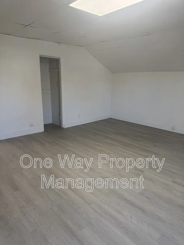 2 bed, 1.0 bath, 500 sqft, $1,050 — Photo 3