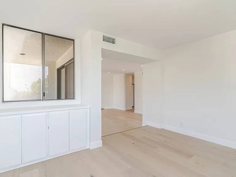 1305 N Columbus Ave #208 — Photo 7