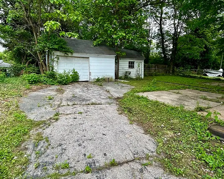 8824 Huiskamp Ave — Photo 34