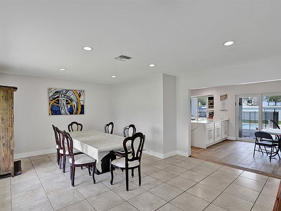 4th image of 3991 N 41st Court