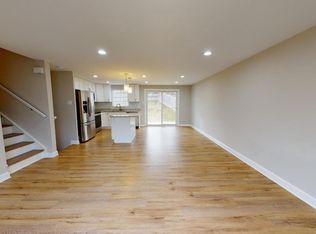 8465 Yellow Leaf Ct, Springfield, VA 22153