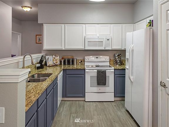 4th image of 10008 186th St E Unit 101
