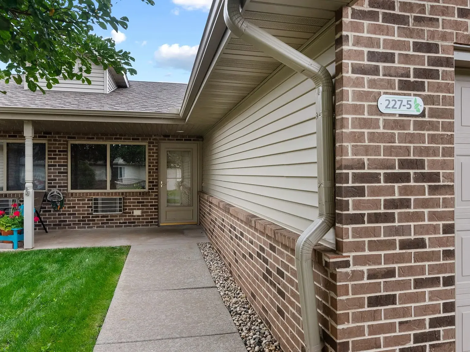 Tamarack Gardens-Fox Hills Apartments LLC — Photo 3