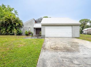802 SE Kendall Ave, Port Saint Lucie, FL 34983