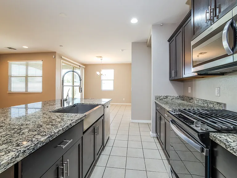 11022 W Marguerite Ave — Photo 6