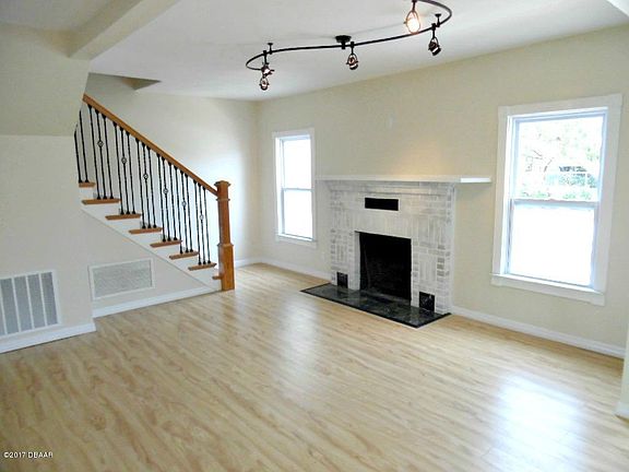 4th image of 212 Goodall Ave