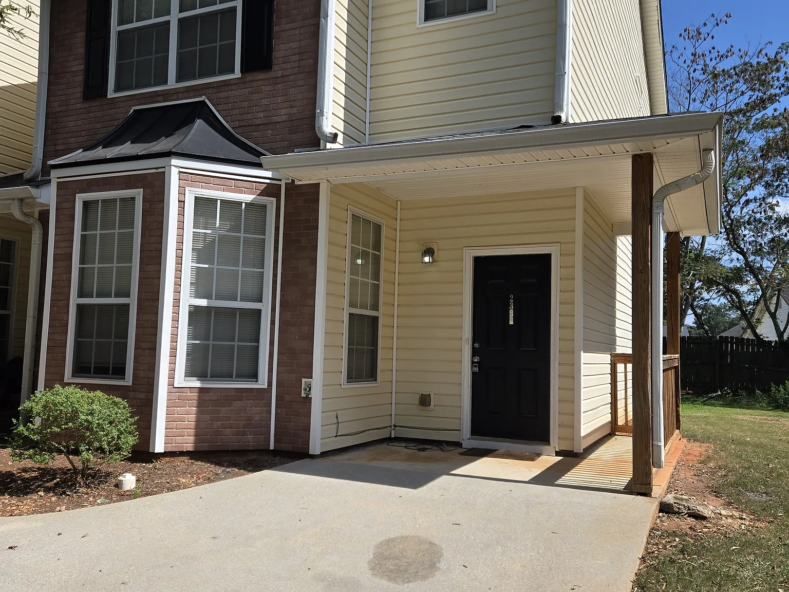 3 bed, 2.5 bath, 1500 sqft, $1,800 — Photo 2