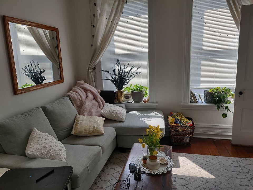 1st image of 324 W Willow St APT 1F