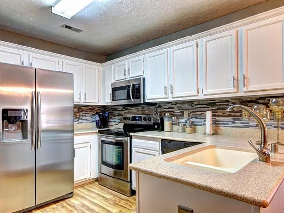 3rd image of 12024 Bay Run Dr
