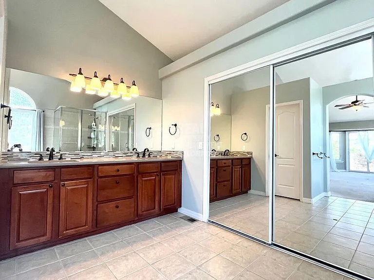 5016 Briscoglen Dr — Photo 14