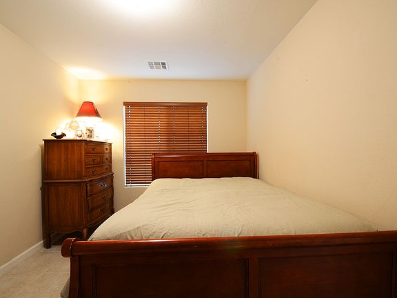 3rd image of 62 Lions Den Ave