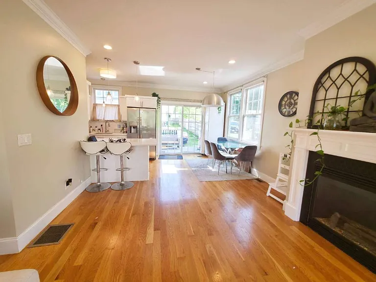429 Gallivan Blvd — Photo 7