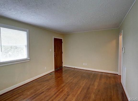 3rd image of 3321 Rosewood Ave