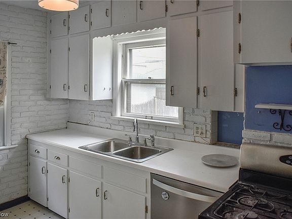 5th image of 1525 Larchmont Ave
