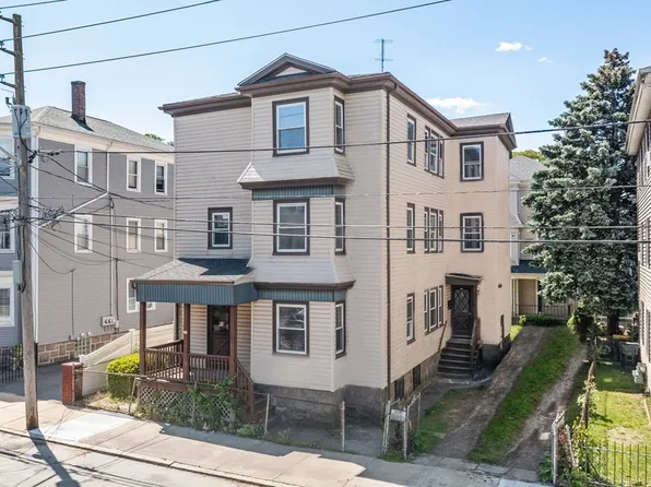 77 Weetamoe St, Fall River, MA 02720