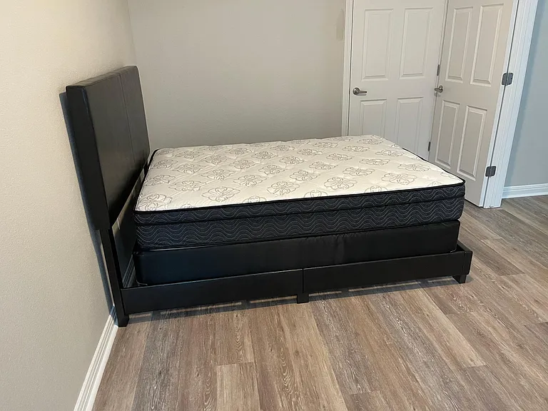 2502 Leon St #401 — Photo 8