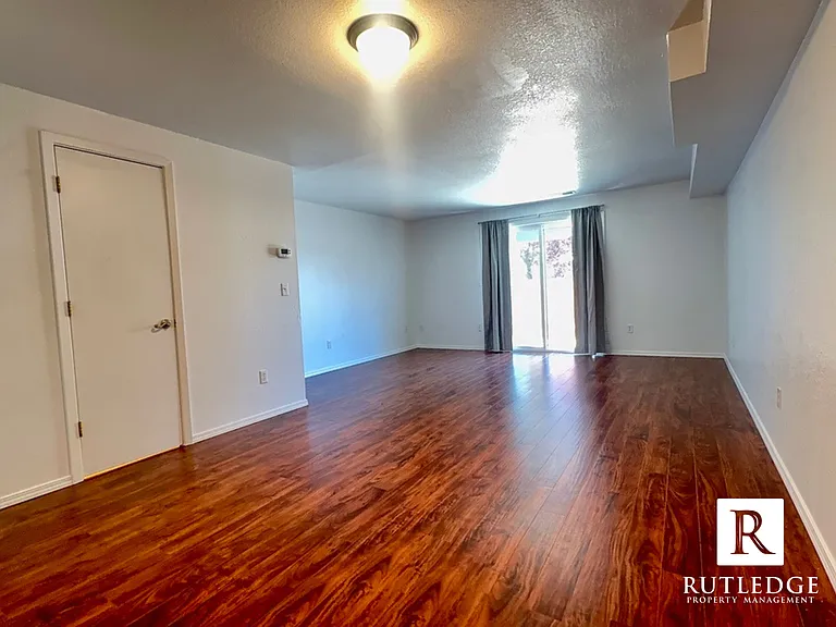 826 Bennett Ave #A-D — Photo 3