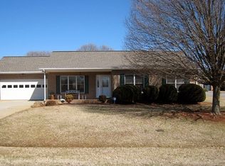 1017 Saint Davids St SE, Conover, NC 28613