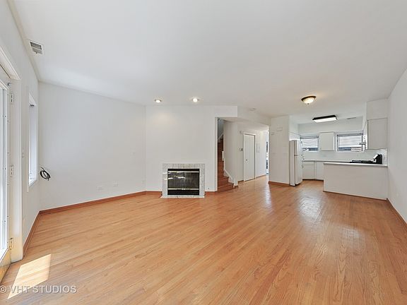 4th image of 3314 N Southport Ave #3
