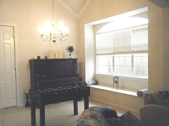 4th image of 2052 Londonderry Dr