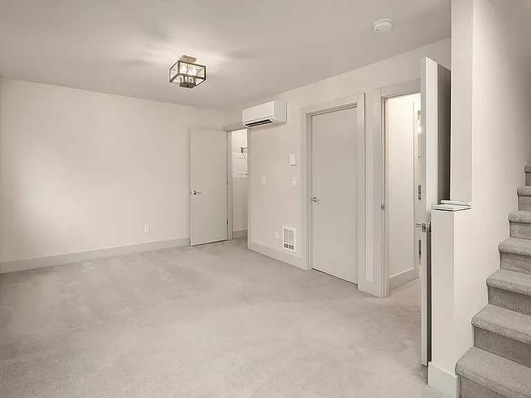 410 W Fulton St — Photo 8