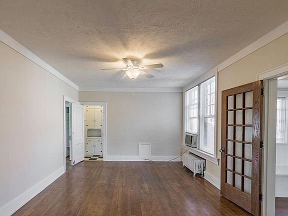 4th image of 3871 Farnam St APT 4