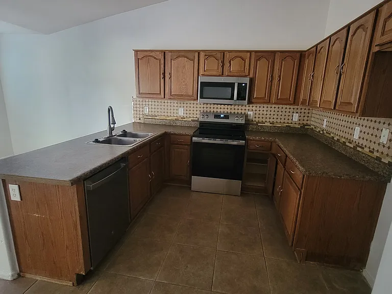 1483 E Douglas St — Photo 6