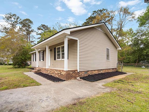 2nd image of 221 Farringdon Ct
