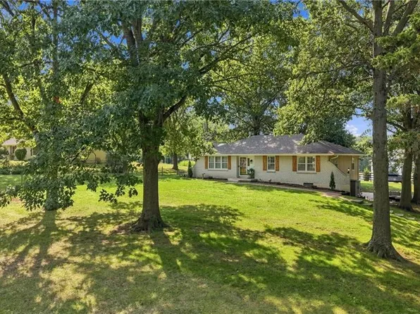 1550 SW Liggett Rd, Blue Springs, MO 64015