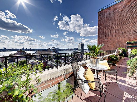 4th image of 631 Hudson St #17M