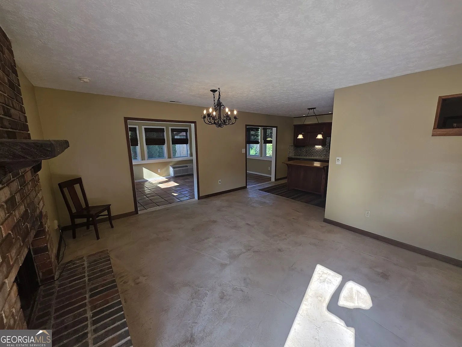 3 bed, 2.0 bath, 1712 sqft, $2,600 — Photo 4