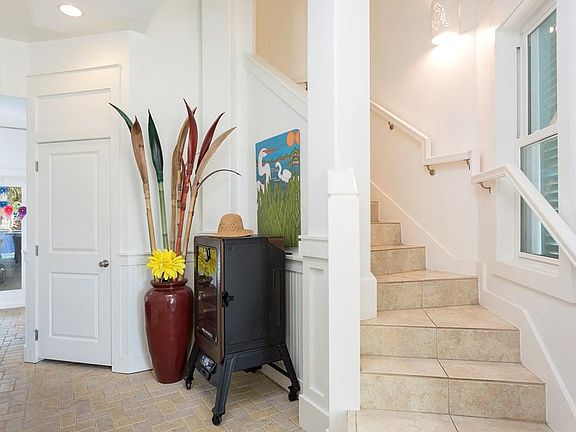 4th image of 8419 Breakers Blvd