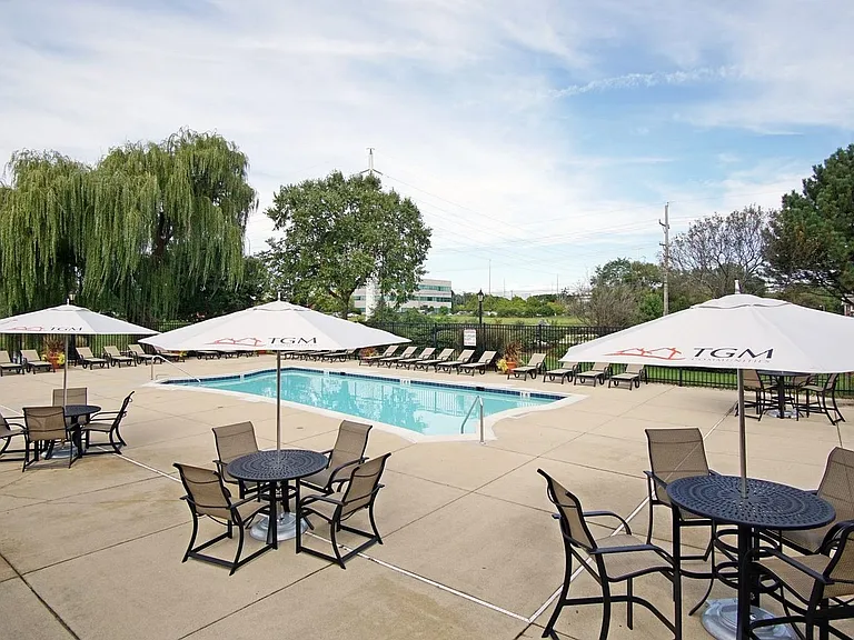 1621 Westminster Dr #112 — Photo 33