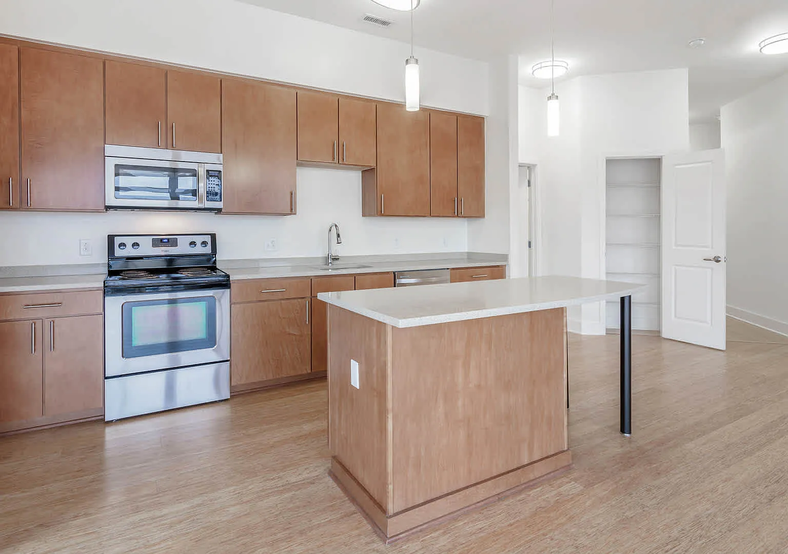 2201 Pershing — Photo 4