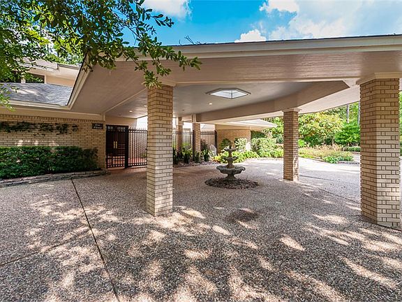 3rd image of 111 Lakeside Oaks Dr