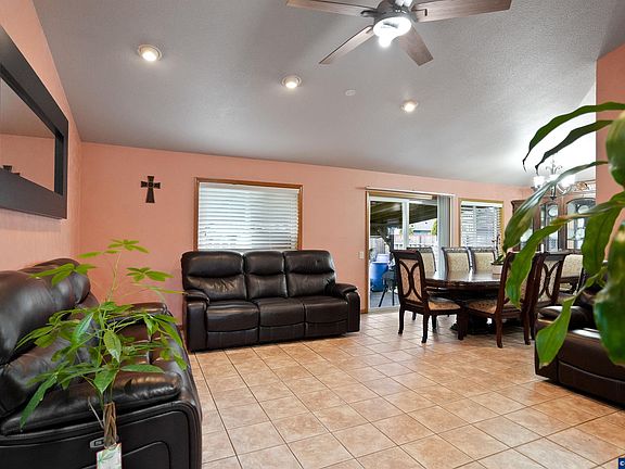 5th image of 2573 Michael Dr NE