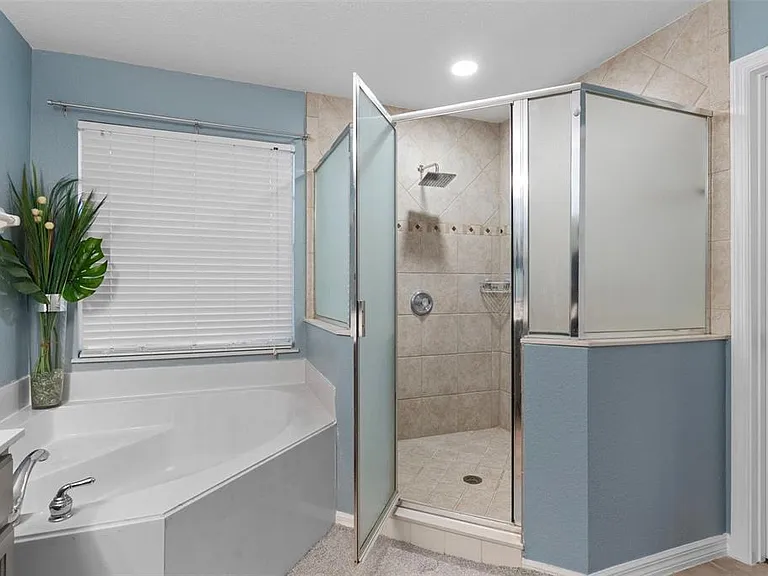 215 Gleneagles Dr — Photo 20