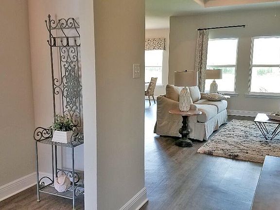 3rd image of 6133 Penni Ln