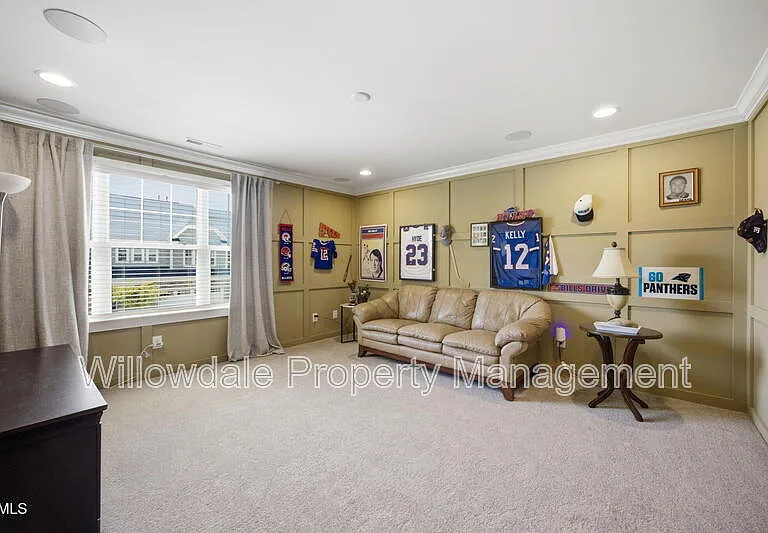 902 Green Ash Ln — Photo 4