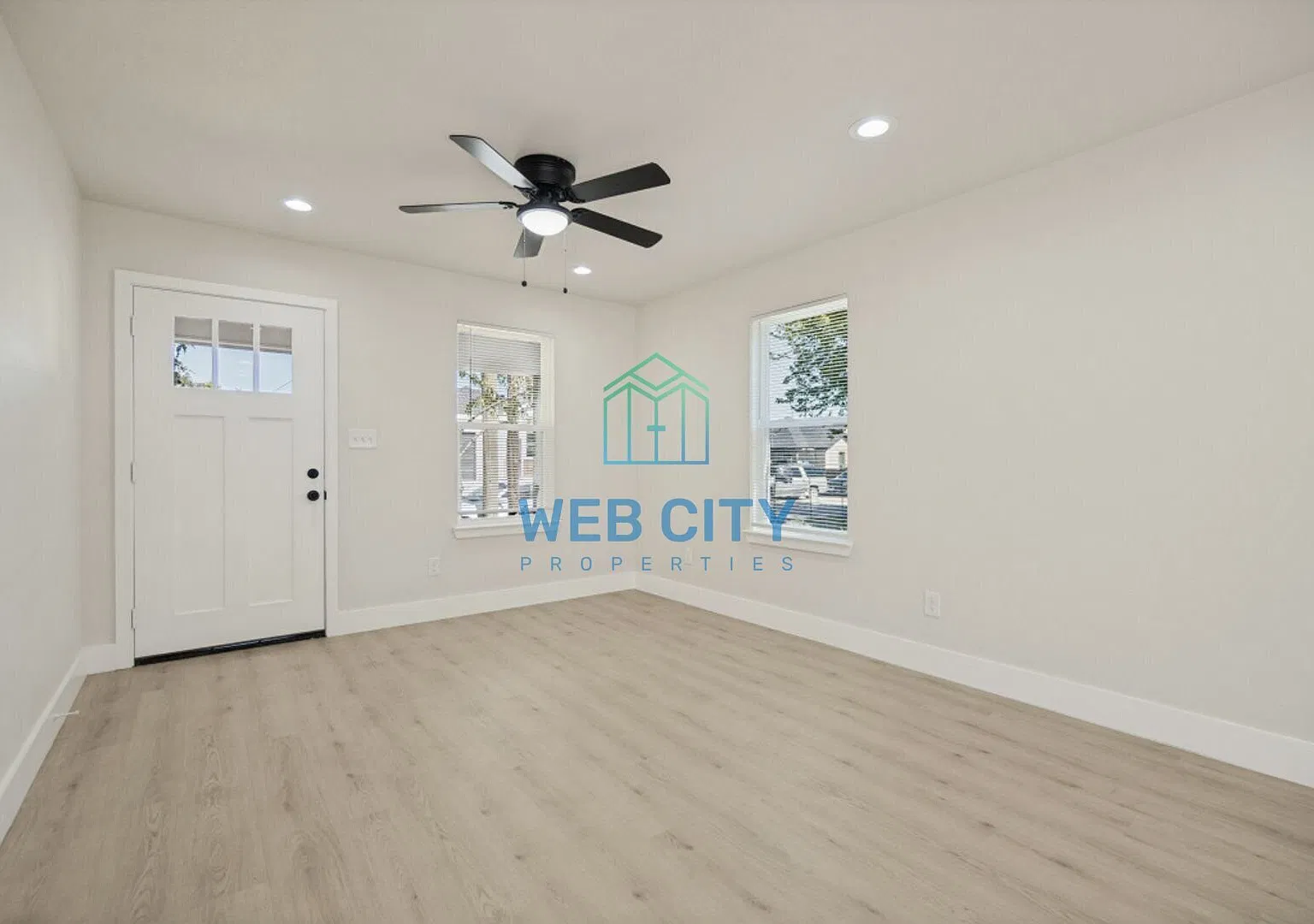 Beautifully Renovated Home for Sale in Fair Park! — Photo 2