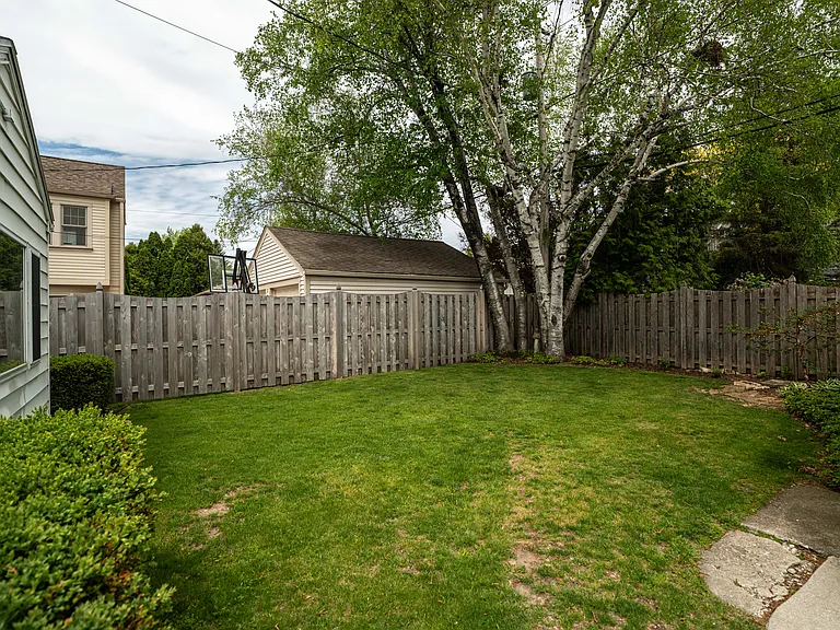 6014 N Kent Ave — Photo 40