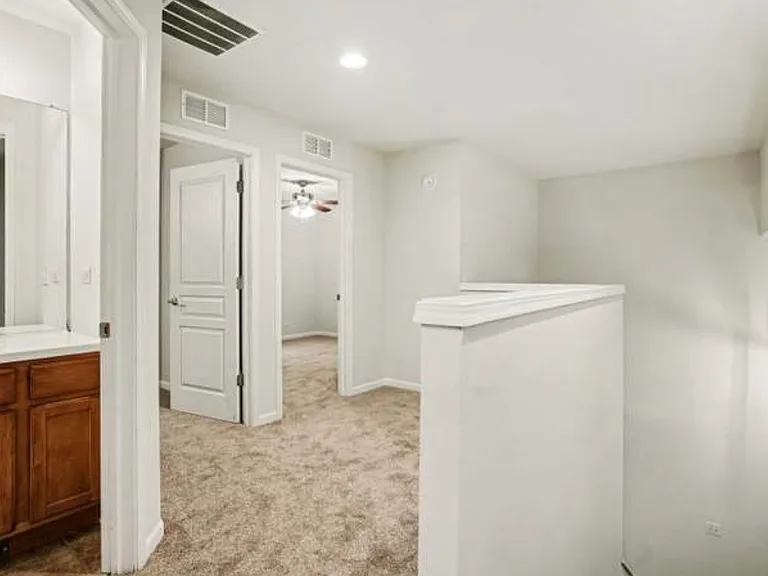 608 Hawley Dr — Photo 6