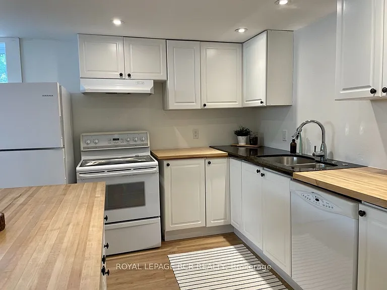 18 Watts Cres — Photo 4
