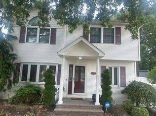 2585 Oceanside Rd, Oceanside, NY 11572