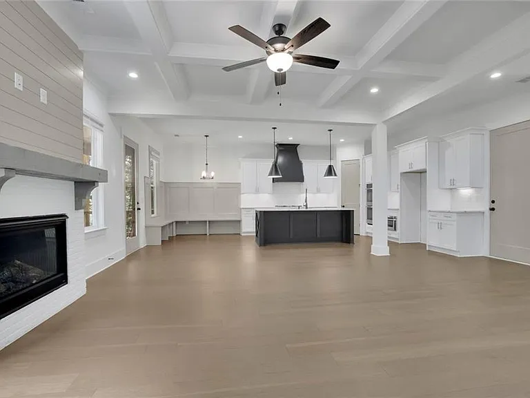 6181 Shoreland Cir — Photo 23