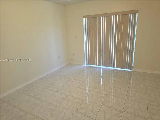3 bed, 2.0 bath, 1301 sqft, $3,200 — Photo 3