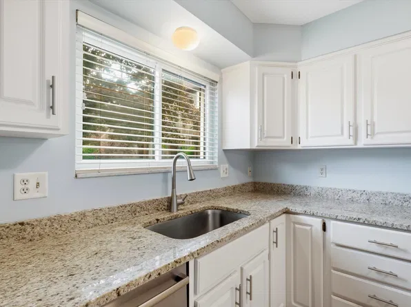 2031 Pauline Ct, Ann Arbor, MI 48103